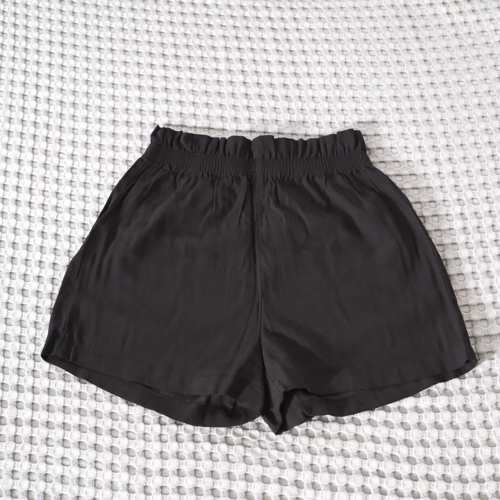 H&M Women’s Black Elastic Waistband Athletic Running Shorts - Size 4